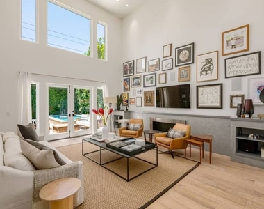 729 N Ogden Drive - Photo Thumbnail 5