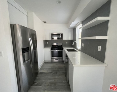 6226 Lexington Avenue - Photo Thumbnail 2