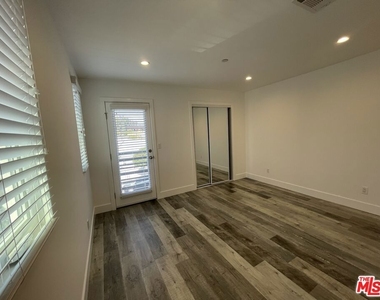 6226 Lexington Avenue - Photo Thumbnail 5
