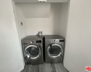 6226 Lexington Avenue - Photo Thumbnail 8