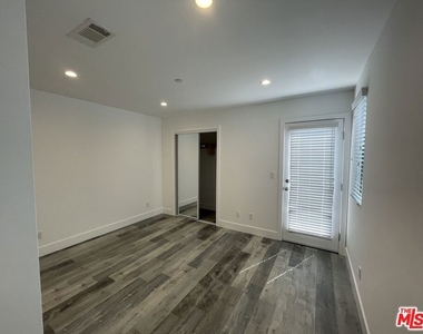 6226 Lexington Avenue - Photo Thumbnail 6