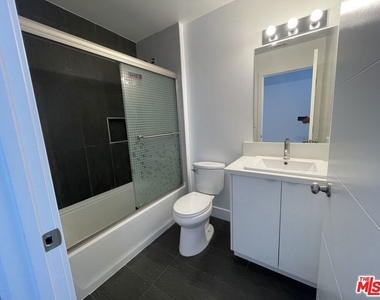 6226 Lexington Avenue - Photo Thumbnail 7
