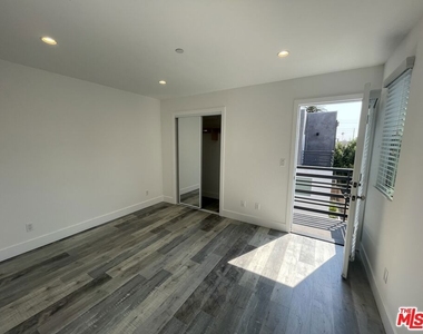 6226 Lexington Avenue - Photo Thumbnail 4