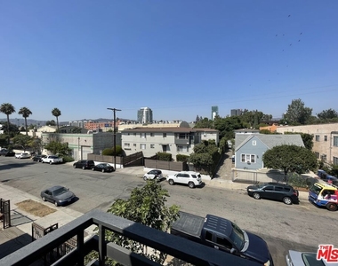 6226 Lexington Avenue - Photo Thumbnail 9