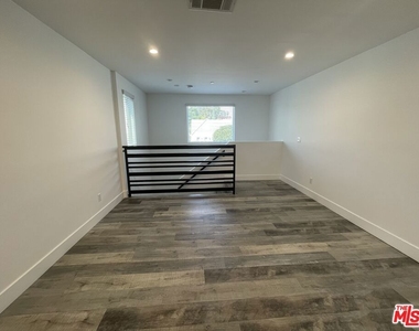 6226 Lexington Avenue - Photo Thumbnail 3