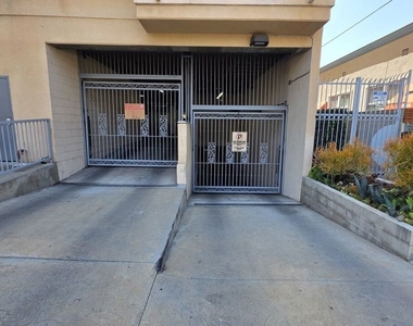 1037 S Fedora Street - Photo Thumbnail 9