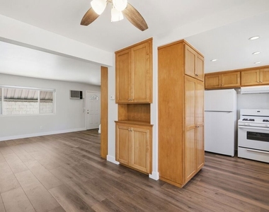 7928 Virginia Street - Photo Thumbnail 3