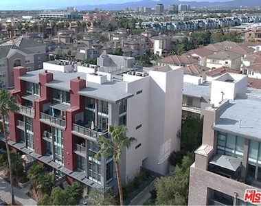 13045 Pacific Promenade - Photo Thumbnail 8