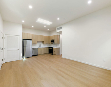 954 N San Vicente Boulevard - Photo Thumbnail 5