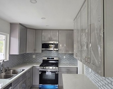 1522 Dixon Street - Photo Thumbnail 17