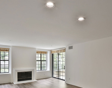 555 S Barrington Avenue - Photo Thumbnail 7