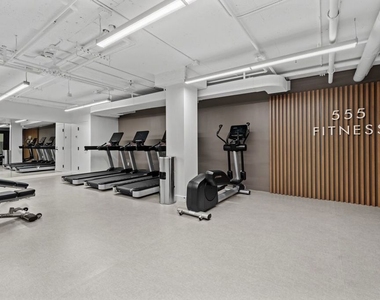 555 S Barrington Avenue - Photo Thumbnail 26