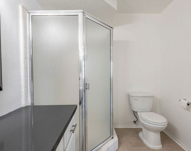 11701 Oxnard Street - Photo Thumbnail 11