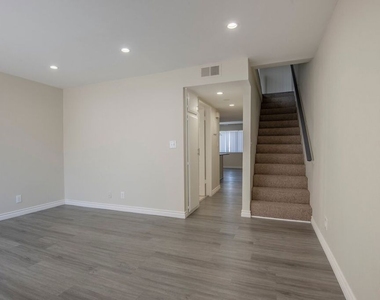 11701 Oxnard Street - Photo Thumbnail 1