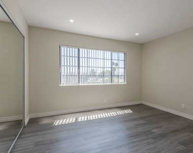 11701 Oxnard Street - Photo Thumbnail 12