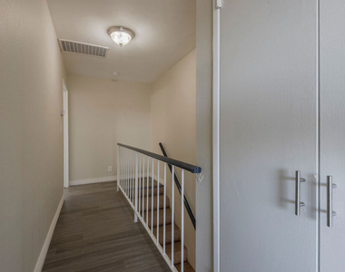 11701 Oxnard Street - Photo Thumbnail 2