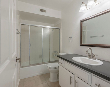 11701 Oxnard Street - Photo Thumbnail 9