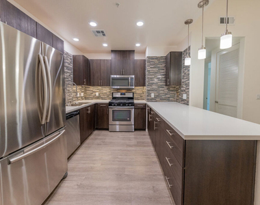 124 W Colorado - Photo Thumbnail 3