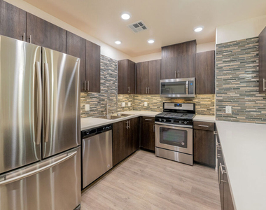 124 W Colorado - Photo Thumbnail 4
