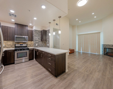 124 W Colorado - Photo Thumbnail 2