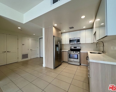 11715 W Bellagio Road - Photo Thumbnail 3