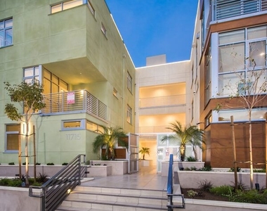 11715 W Bellagio Road - Photo Thumbnail 18