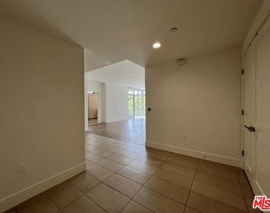 11715 W Bellagio Road - Photo Thumbnail 1