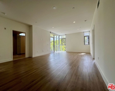 11715 W Bellagio Road - Photo Thumbnail 5