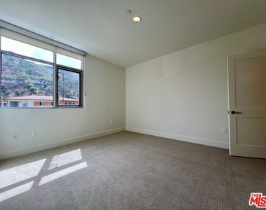 11715 W Bellagio Road - Photo Thumbnail 8