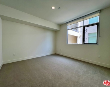 11715 W Bellagio Road - Photo Thumbnail 12
