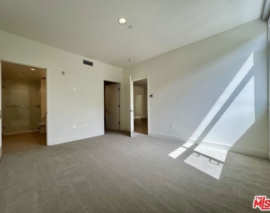 11715 W Bellagio Road - Photo Thumbnail 9