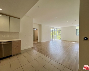 11715 W Bellagio Road - Photo Thumbnail 2