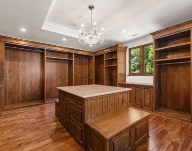 1111 Stradella Road - Photo Thumbnail 21