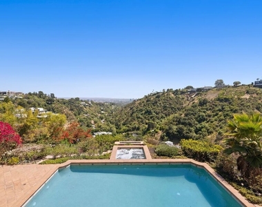 1111 Stradella Road - Photo Thumbnail 32