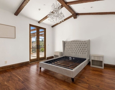 1111 Stradella Road - Photo Thumbnail 26