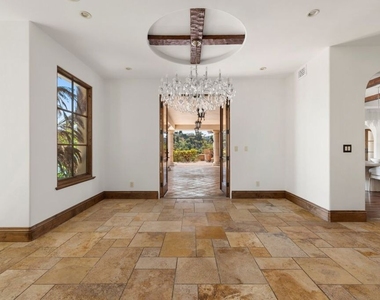 1111 Stradella Road - Photo Thumbnail 11