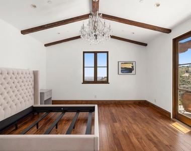 1111 Stradella Road - Photo Thumbnail 23
