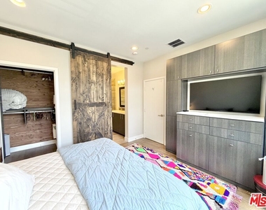 2753 Waverly Drive - Photo Thumbnail 22
