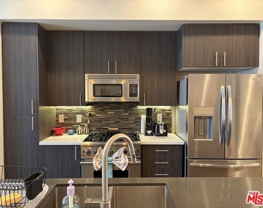 2753 Waverly Drive - Photo Thumbnail 10