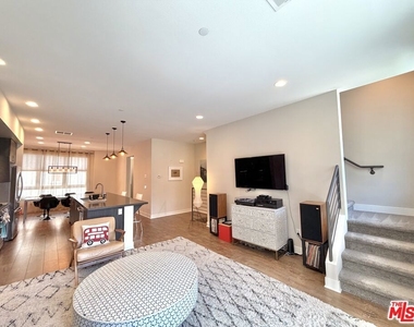 2753 Waverly Drive - Photo Thumbnail 6