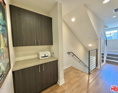 2753 Waverly Drive - Photo Thumbnail 20