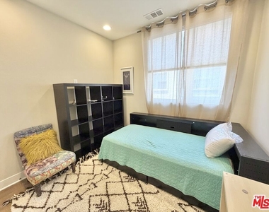 2753 Waverly Drive - Photo Thumbnail 29