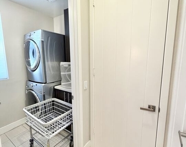 2753 Waverly Drive - Photo Thumbnail 17