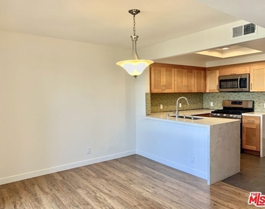 12412 Texas Avenue - Photo Thumbnail 2