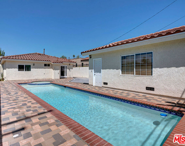 712 N Vista Street - Photo Thumbnail 2
