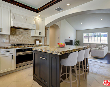 712 N Vista Street - Photo Thumbnail 13