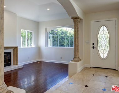 712 N Vista Street - Photo Thumbnail 6