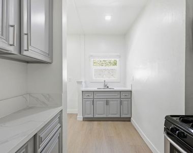 1536 Lemoyne Street - Photo Thumbnail 6