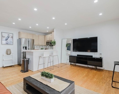 2721 2nd Street - Photo Thumbnail 7