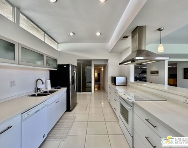 197 Desert Lakes Drive - Photo Thumbnail 5